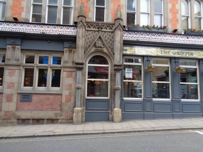 The griffin figure on the Mill Hill side of The Griffin (taken June 2 2016).