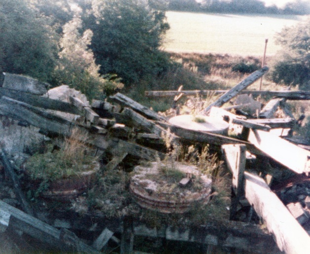 ScarcroftMillRuinsAug301985(1)..jpg