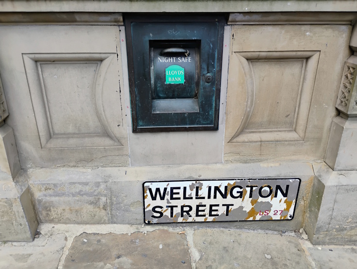 OldNightSafeAtWhatHadBeenLloydsBankMorleyApril242025..jpg