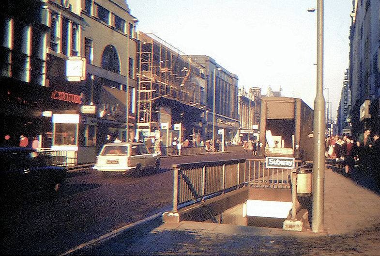 toilets briggate.jpg