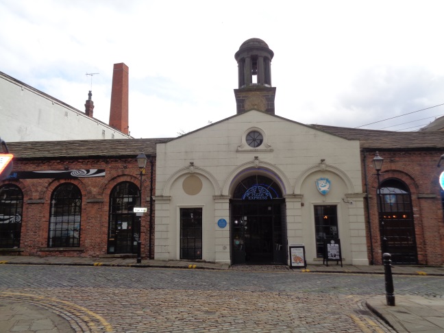 JunctionOfCrownStreet(Rear)AndClothHallStreetLeedsAug092016NoteCobbles..jpg