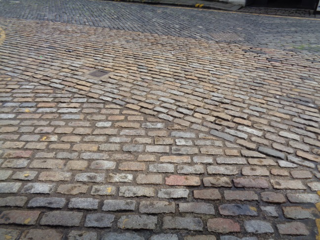 CobblesAtJunctionOfClothHallStreetAndCrownStreetLeedsAug092016..jpg