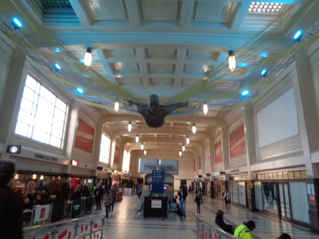 SuspendedFigureView1LeedsStationConcourseDec222016..jpg